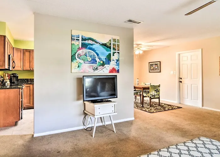 Bradenton Snowbird Sanctuary With Covered Patio!